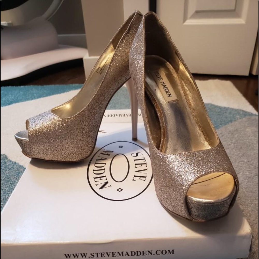 Steve Madden gold glitter platform pump heel size7
